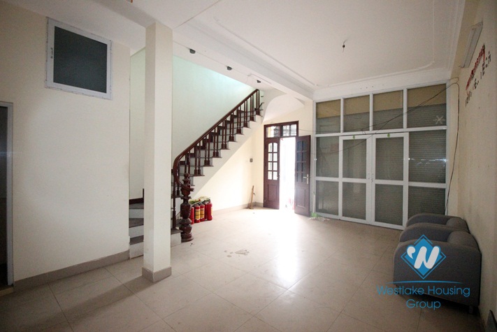 6th floor house for lease in Doi Can, Ba Dinh district.
